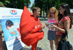 У парку ім. Т. Г. Шевченка пройшла акція в рамках Дня донора, де всі охочі отримали необхідну інформацію щодо донорства.