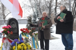 В Києві, біля пам’ятника Михайлу Жизневському на вулиці Грушевського (поруч із Парламентською бібліотекою) відбулася церемонія вручення премії «Воїн світла».