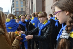 Біля Київради, у  річницю першого офіційного виконання Гімну України в Києві відбувся співочий флешмоб. Активісти разом заспівали повну версію Гімну України. До заходу долучився дитячий хор. 