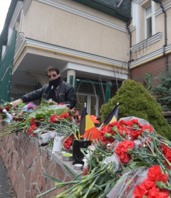 Посольство Бельгії. Кияни вшановують загиблих у терактах.