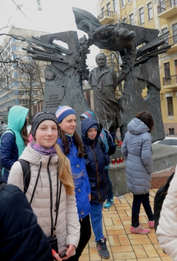 Київ, вул. Грушевського. Вшанування пам`яті  Вячеслава Чорновола у день роковин загибелі багатолітнього лідера Руху