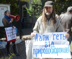 Біля Шевченківського районного управління поліції в м. Києві відбулася акція під гаслами «Зупиніть будівельний терор!» та «Припиніть фабрикувати справи проти активістів!» 