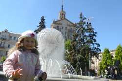 Відбувся запуск столичних фонтанів після проведених ремонтів. Фонтани працюватимуть до вересня поточного року. Зокрема, представники ЗМІ стали свідками запуску фонтанів «Водяна куля» та «Засновники Києва».