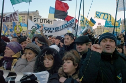 У Києві на Майдані Незалежності продовжується Всеукраїнський страйк-протест проти Податкового kодексу. 