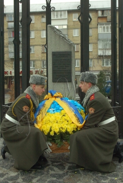 Голова Веховної Ради Володимир Литвин, Президент України Віктор Янукович, Прем’єр-міністр Микола Азаров взяли участь у заходах з нагоди Дня вшанування учасників ліквідації наслідків аварії на Чорнобильській АЕС