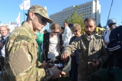 В Києві,   на площі Лесі Українки відбудеться церемонія передачі бронетехніки батальйону «Луганськ - 1». 