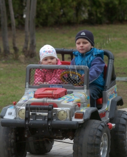 Київ, парк імені Шевченка.
Відкриття дитячого будинку мистецтв.