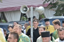 До річниці Хрещення Русі-України у Володимирському соборі було проведено божественну літургію та традиційну хресну ходу до Володимирської гірки