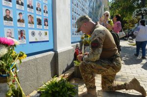 Перший заступник Голови Верховної Ради України Олександр Корнієнко вшанував пам'ять загиблих захисників України